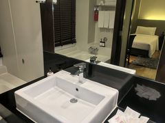 -曼谷湄南河畔华美达广场酒店