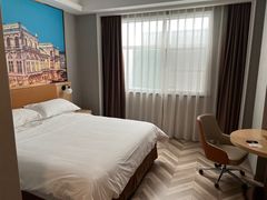 -维也纳酒店(苏州东方之门金鸡湖店)