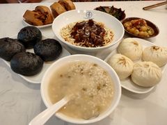 -李与白包子铺(桐梓林店)