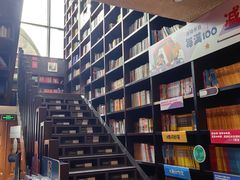 -钟书阁(松江泰晤士小镇店)