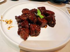 红酒泡沫牛仔粒-荟廷·晶萃(陆家嘴尚悦湾店)