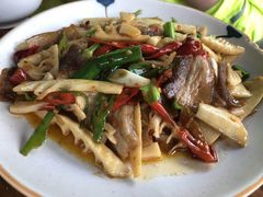 鲜笋回锅肉-漫山居私汤民宿全竹宴
