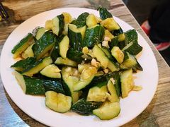 拍黄瓜-玫瑰红烤羊排(北新桥三条店)