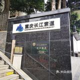 到了晚上，这座城市更漂亮