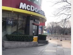 -麦当劳(展览路店)