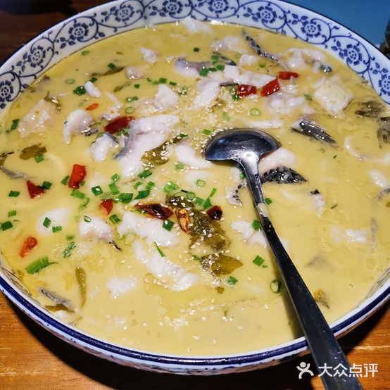 阿伟骨汤酸菜鱼·新鲜活鱼·手工薄切(人民西路店)