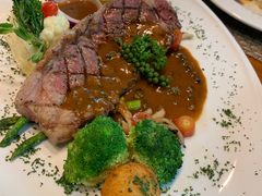 -Chom Cafe and Restaurant