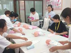 -爱月宝月嫂·育儿嫂