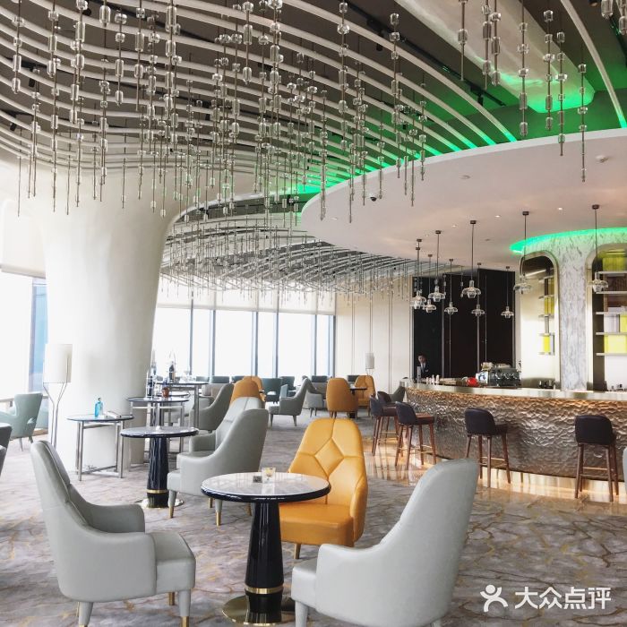 三迪希尔顿酒店·星空酒廊大堂图片