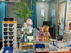 -视野联行眼镜·蔡司·依视路(省体育馆店)