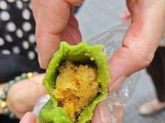 蛋黄肉松青团-沈大成(南京东路店)