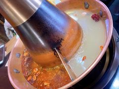 -果松木炭酸菜铜火锅·外婆参鸡汤