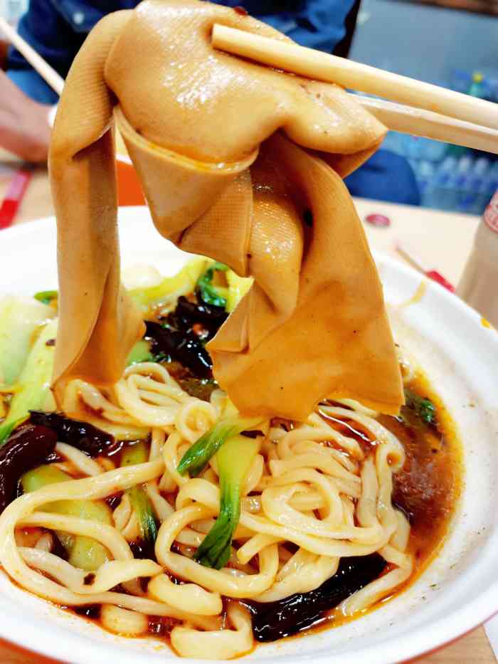 尚胖牛排板面(硅谷西街店)-"牛排板面是特色吧,牛排有三到四块,加一个