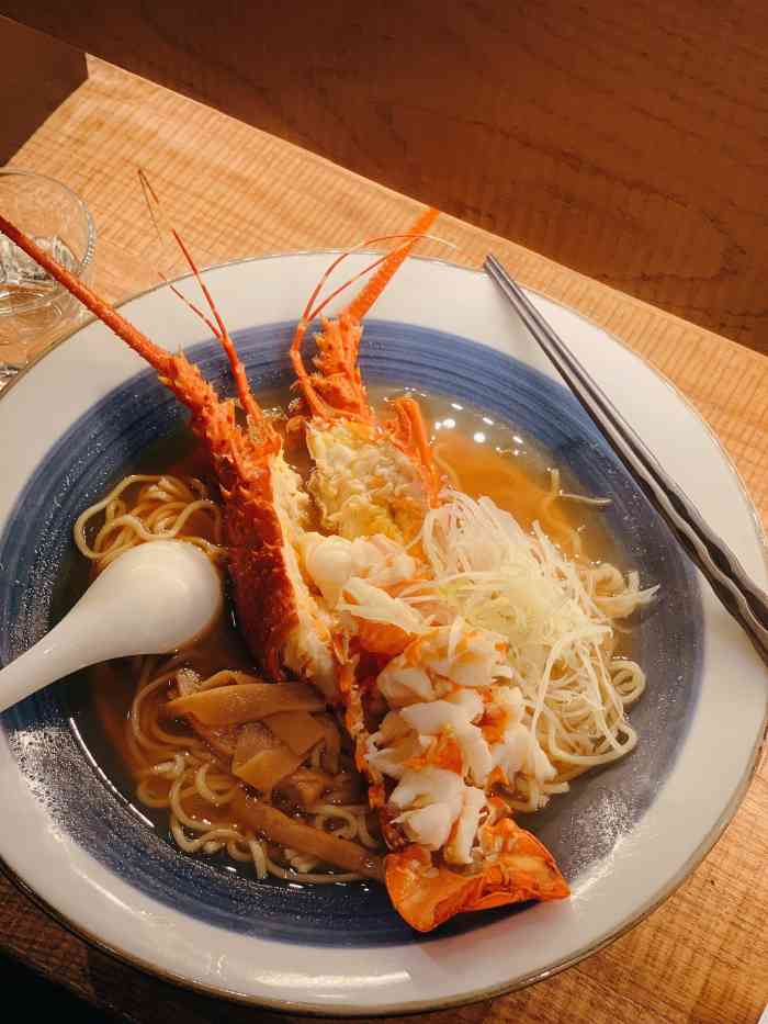 打分 极上龙虾拉面 服务员温馨提示 龙虾肉要配汤吃才能吃出鲜味 感受