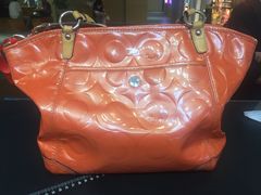 -爱革·奢品·鞋包·衣物·家居(博荟广场店)