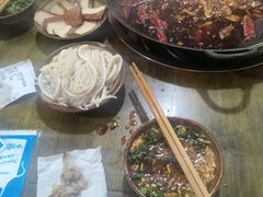 -黄潇洒老火锅(九眼桥宏济巷店)
