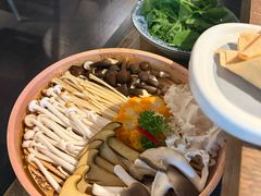 -尚尚仙·酸汤猪手·猪肚鸡火锅(华联万柳购物中心店)