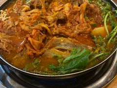 土豆排骨火锅-喇喇排骨火锅·传统韩式脊骨汤(望京西园总店)
