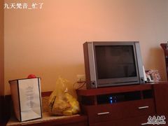 大床房-美豪怡致酒店(上海长寿路店)