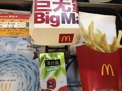巨无霸经典中薯条套餐-麦当劳(季平店)