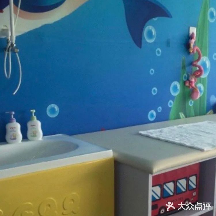 炎热的夏季 清凉的水池