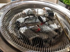 -围炉肉舍•炭烤活鳗•丹东海鲜烤肉(步行街店)