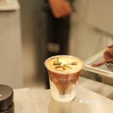 谁能料到咖啡店开在这条路上？C位不火真的说不过去