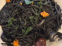 墨**面