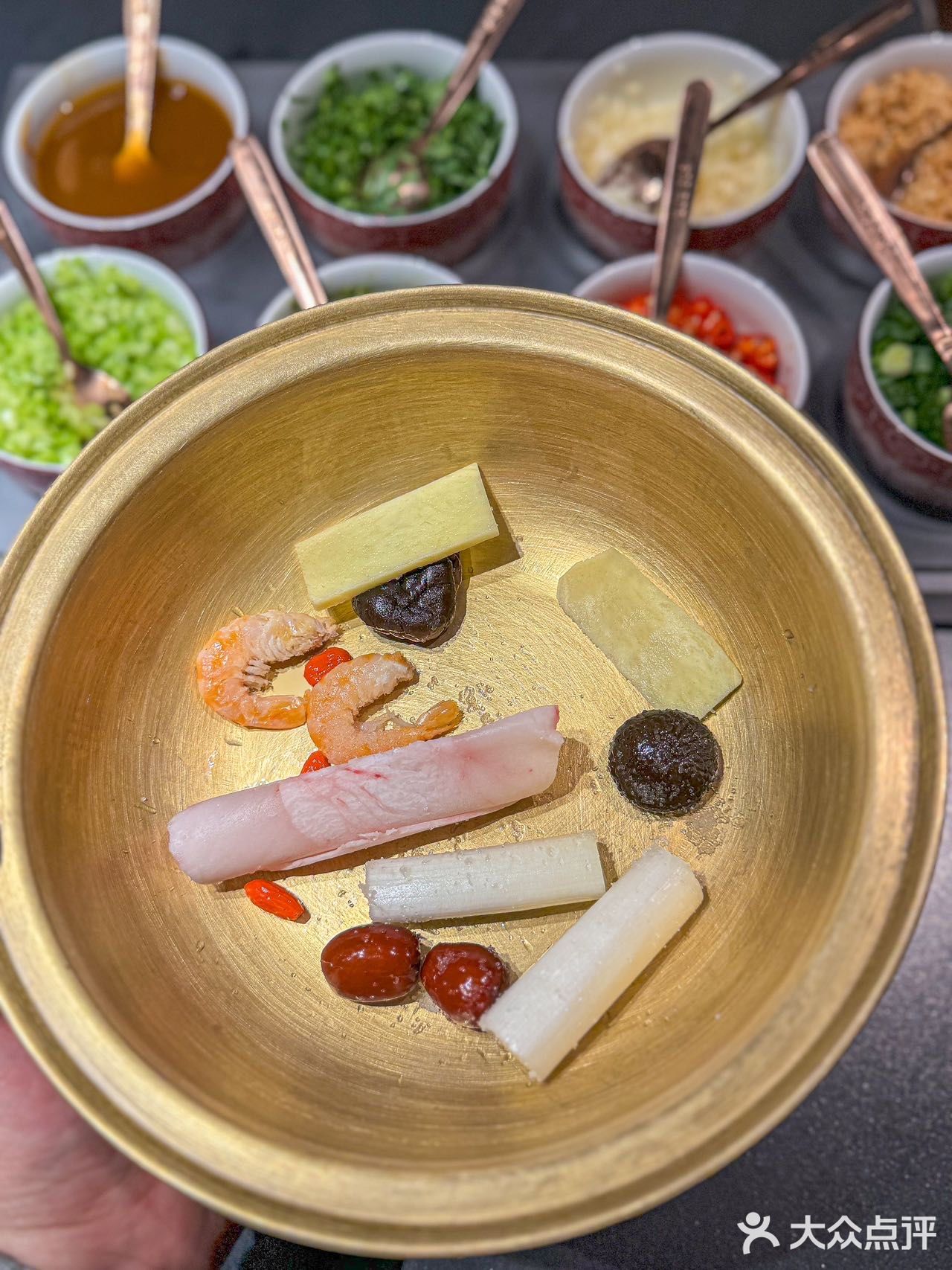 终于吃到了心心念念的老北京铜锅涮肉尊嘟太棒了！