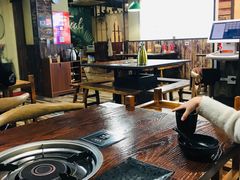 大堂-陆记牛庄·碳锅龙虾烧烤(爱上花园店)