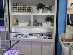 -提一眼镜·蔡司·依视路(小寨店)