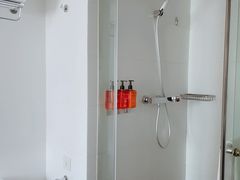 -桔子酒店(上海西藏北路地铁站店)