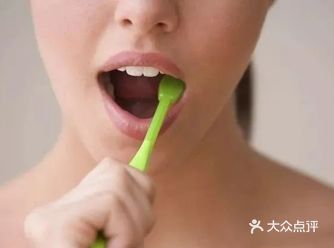 早上刷牙还是晚上刷牙？一天需要刷两次牙吗？