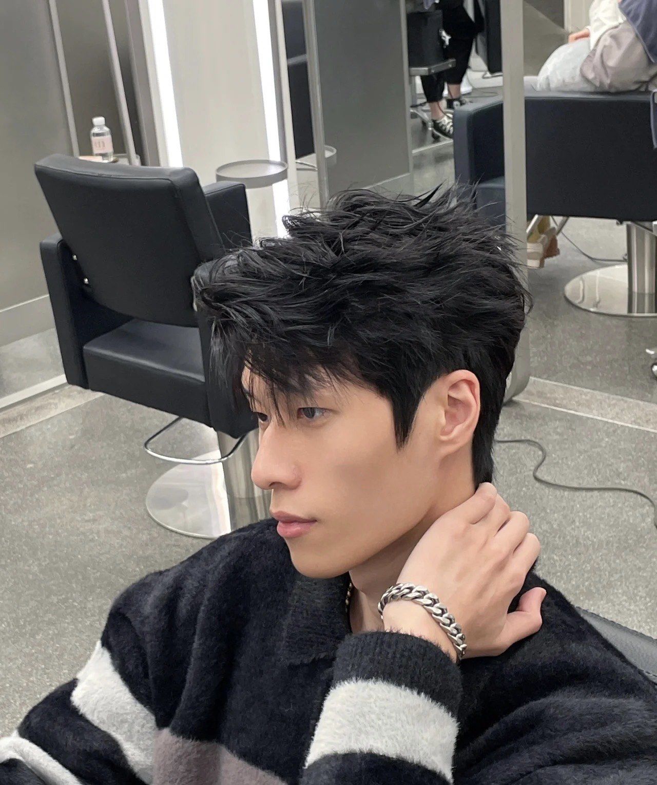 港风侧背蝴蝶烫