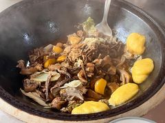 -粘豆包柴火铁锅炖