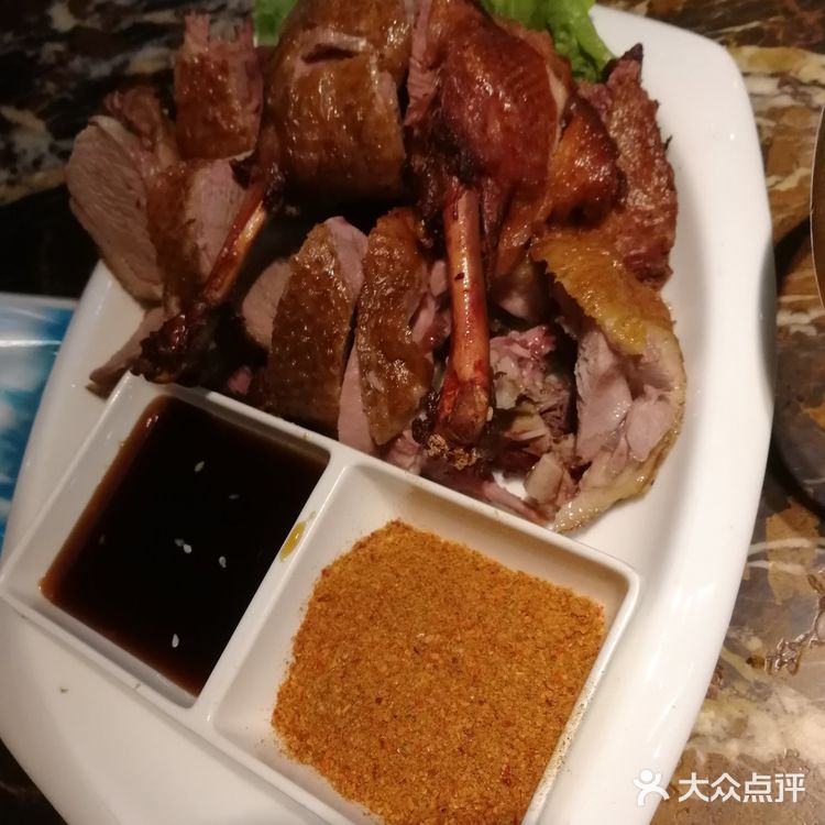 店里只有我一桌，后来断断续续来了几桌