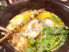 -鲜入围煮花胶鸡海鲜火锅