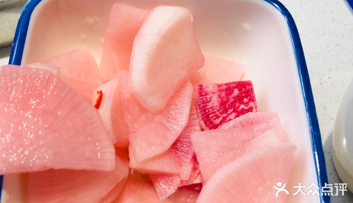 在红油锅底里煮过以后,多了一分泡椒味