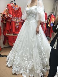 -觅白婚纱礼服馆
