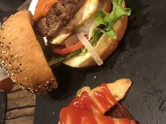 -HIGH FIVE哈福手工汉堡(桂林路店)