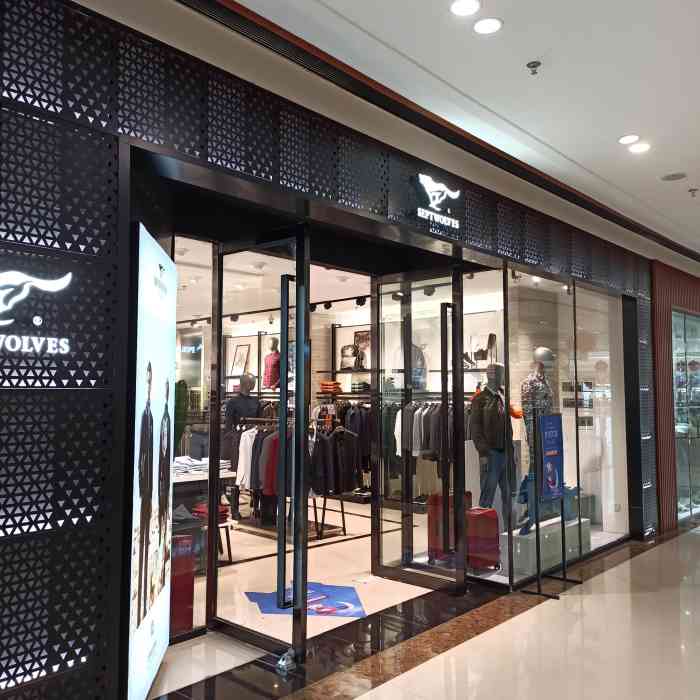 七匹狼位于南沙万达二楼,店铺比较干净