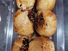 咸蛋黄鲜肉月饼-白玉兰食品(中山公园龙之梦店)