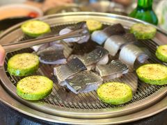 -围炉肉舍•炭烤活鳗•丹东海鲜烤肉(步行街店)