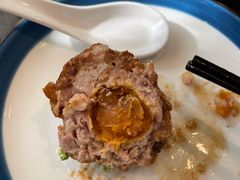 鸭蛋黄狮子头-梅飞酒家(桑园路店)