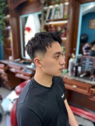 -一家只做男发烫染的店