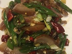 尖椒拱嘴-金渝海鲜烧烤万州烤鱼店