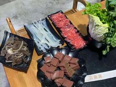 -果松木炭酸菜铜火锅·外婆参鸡汤