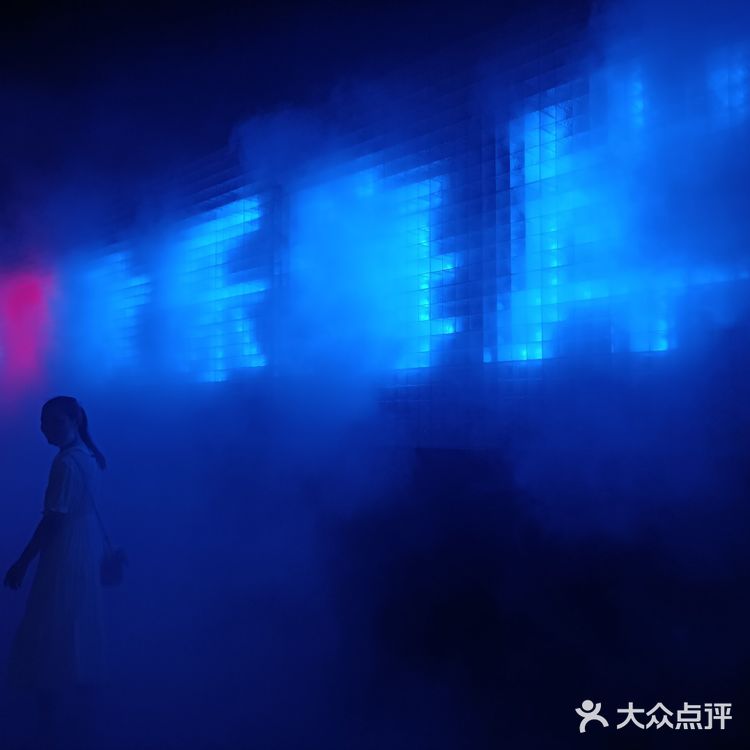 悲伤和假笑写实！