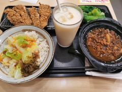 酥嫩鸡腿排卤肉饭套餐-永和大王(香缤店)