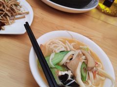 野菌手工剪面-一家人剪刀面(海伦国际店)